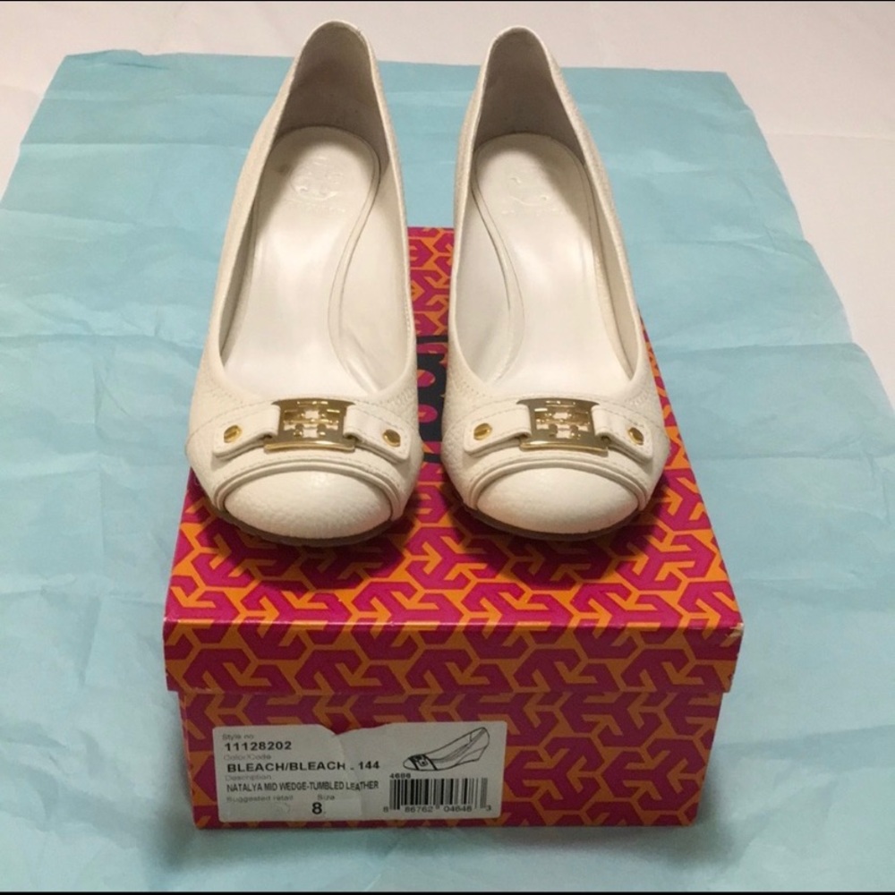 Like BRAND NEW Tory Burch wedges! Never worn out.